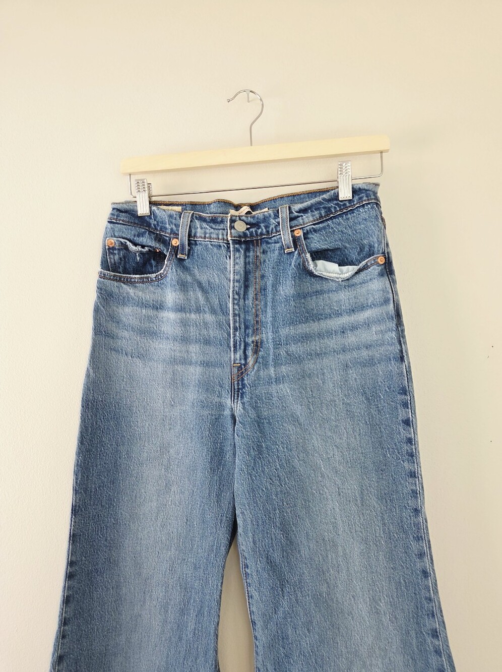Levi's Ribcage Bell Women's Jeans Medium Wash Size 29 - Picture 3 of 7